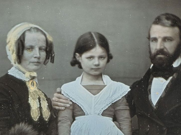 Fotografie zeigt Leutwein, Philipp Karl Ludwig (1808-1899); Leutwein, Elisabeth Olympe (1804-1870); Fay, Elisabeth Adelheid Anna (1836-1890)