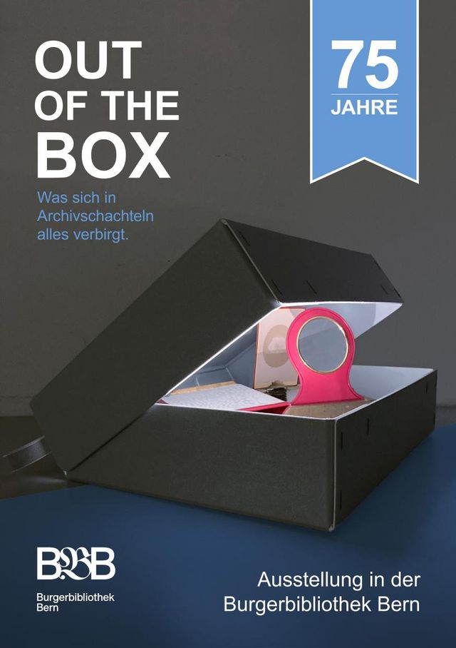 Eine halb geöffnete Archivschachtel, welche einige ungewöhnliche Gegenstände enthält.