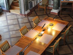 Arbeitsplätze im Lesesaal.